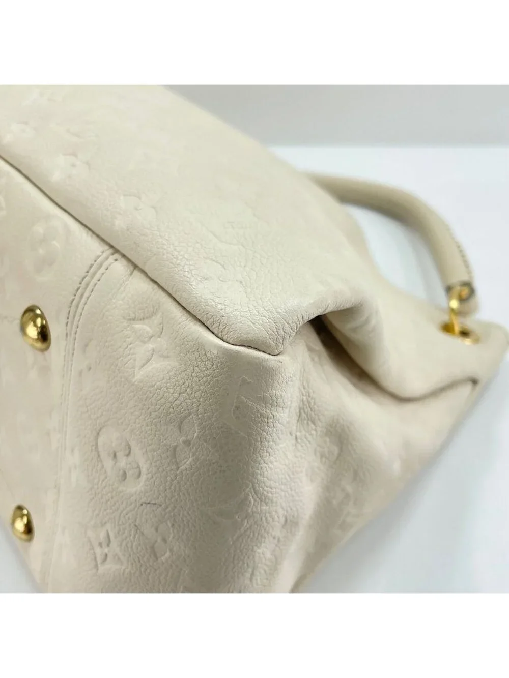 Louis Vuitton Handbag Artsy MM
